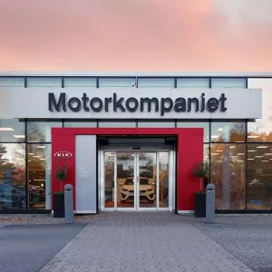Både nya och begagnade bilar i lager